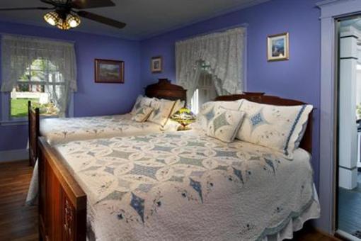 фото отеля The Carriage House Bed and Breakfast