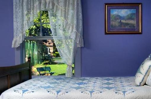 фото отеля The Carriage House Bed and Breakfast