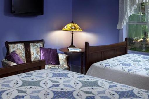 фото отеля The Carriage House Bed and Breakfast