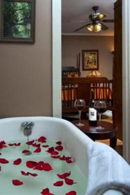 фото отеля The Carriage House Bed and Breakfast