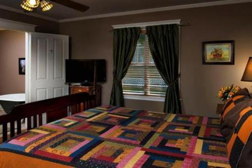 фото отеля The Carriage House Bed and Breakfast