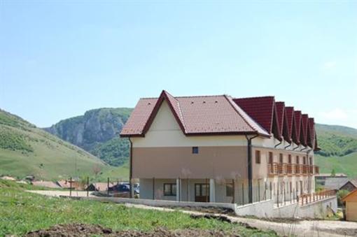 фото отеля Pension Laura Petrestii de Jos