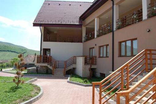 фото отеля Pension Laura Petrestii de Jos