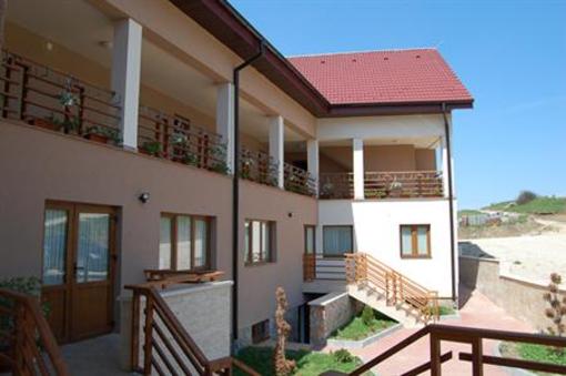 фото отеля Pension Laura Petrestii de Jos