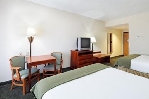 фото отеля Holiday Inn Express Hotel & Suites Grenada