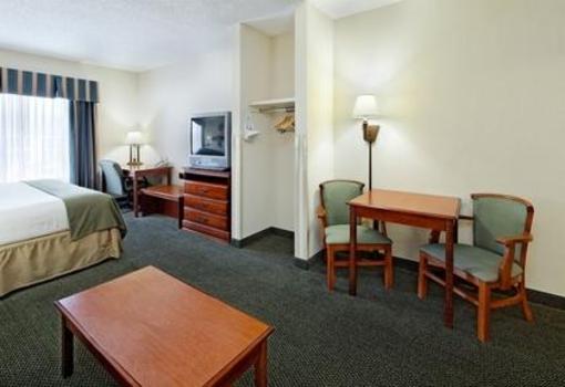 фото отеля Holiday Inn Express Hotel & Suites Grenada