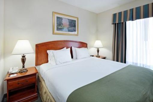 фото отеля Holiday Inn Express Hotel & Suites Grenada