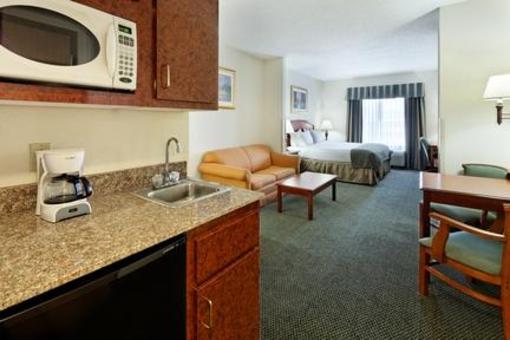 фото отеля Holiday Inn Express Hotel & Suites Grenada