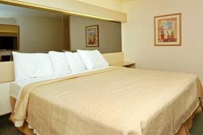 фото отеля Quality Inn at ASU-Airport