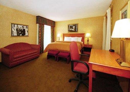 фото отеля Clarion Inn & Summit Center