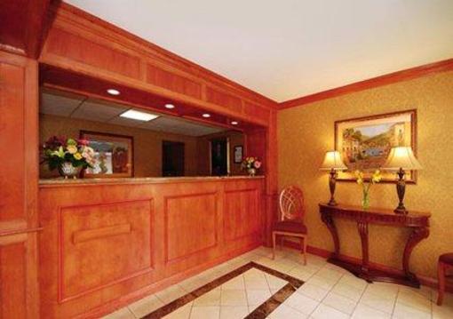 фото отеля Clarion Inn & Summit Center