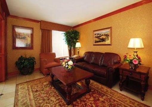 фото отеля Clarion Inn & Summit Center