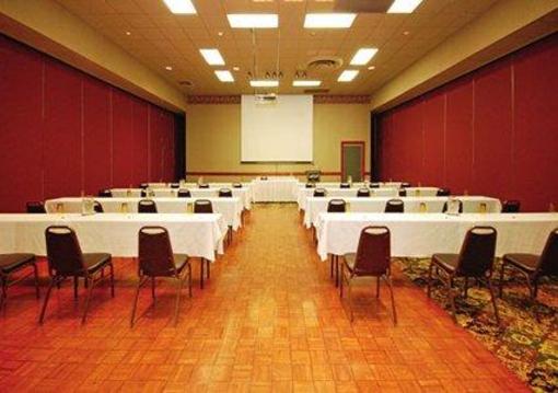 фото отеля Clarion Inn & Summit Center