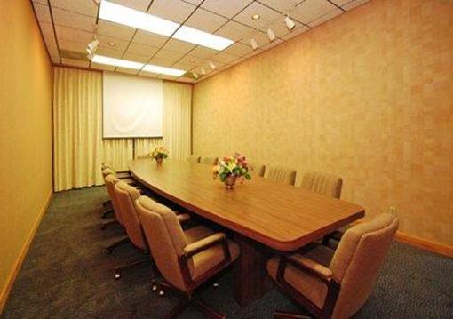 фото отеля Clarion Inn & Summit Center