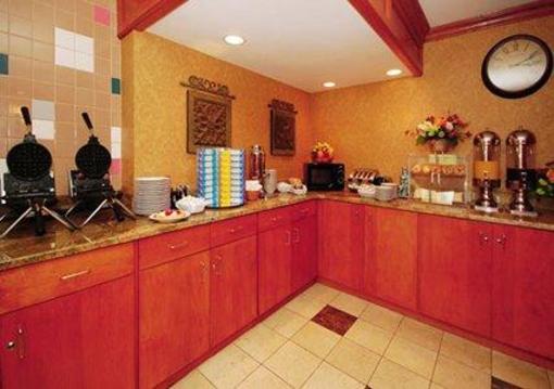 фото отеля Clarion Inn & Summit Center