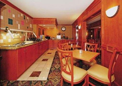 фото отеля Clarion Inn & Summit Center