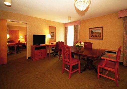 фото отеля Clarion Inn & Summit Center