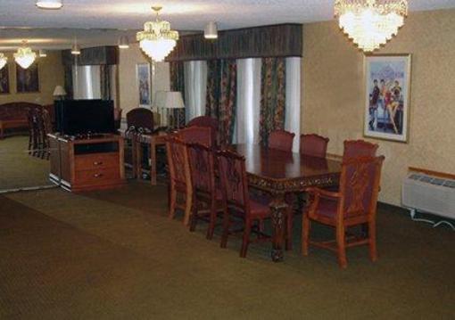 фото отеля Clarion Inn & Summit Center