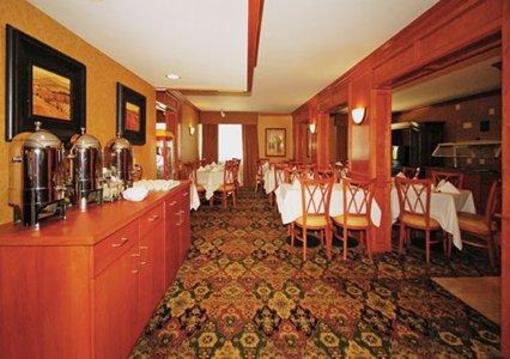 фото отеля Clarion Inn & Summit Center