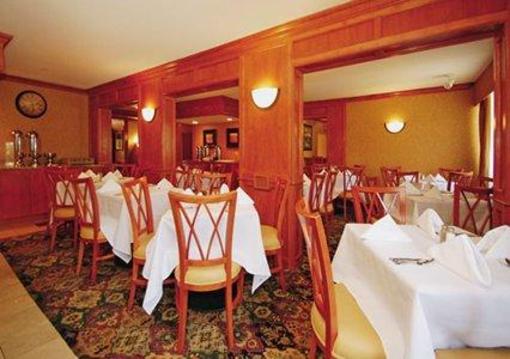 фото отеля Clarion Inn & Summit Center