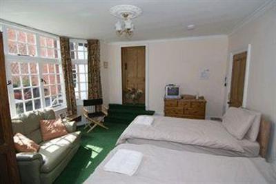 фото отеля Heatherbank Bed and Breakfast Camberley