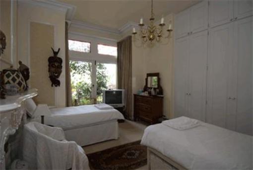 фото отеля Heatherbank Bed and Breakfast Camberley