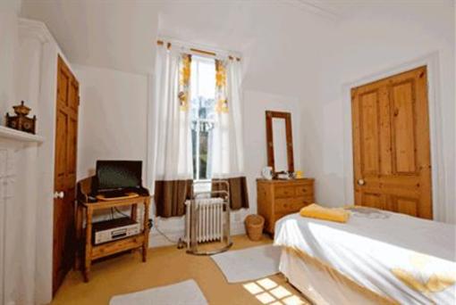фото отеля Heatherbank Bed and Breakfast Camberley