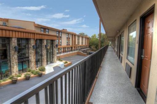 фото отеля BEST WESTERN Center Pointe Inn