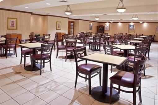 фото отеля Holiday Inn Express Hotel & Suites Erie Summit Township