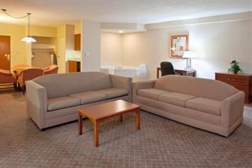 фото отеля Holiday Inn Express Hotel & Suites Erie Summit Township