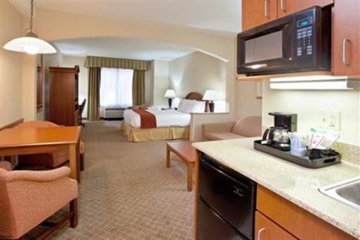 фото отеля Holiday Inn Express Hotel & Suites Erie Summit Township