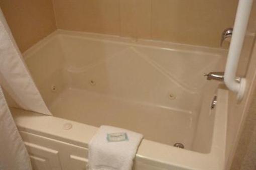 фото отеля Holiday Inn Express Hotel & Suites Erie Summit Township