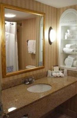 фото отеля Holiday Inn Express Hotel & Suites Erie Summit Township