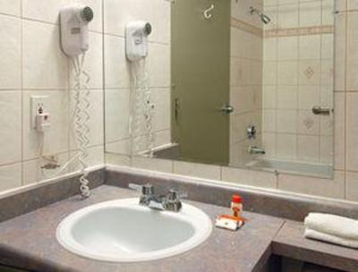 фото отеля Super 8 Guelph Kitchener Waterloo Area