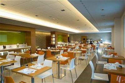фото отеля Holiday Inn Express Bergamo West
