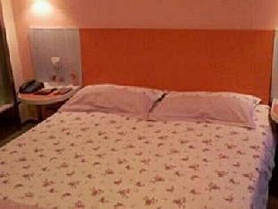фото отеля Motel 168 (Zhengzhou Erqi Square)