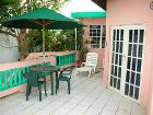 фото отеля Lazy Parrot Inn Rincon (Puerto Rico)