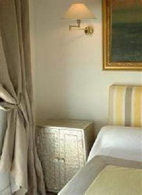фото отеля Hotel Herve Garrapit Villeneuve-de-Marsan