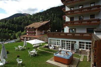 фото отеля Wellness & Family Hotel Shandranj