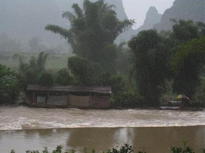 фото отеля Yangshuo Mountain Retreat