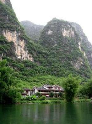 фото отеля Yangshuo Mountain Retreat