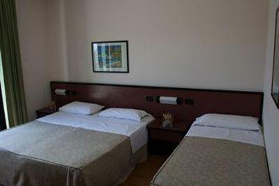 фото отеля Hotel Du Parc Atri