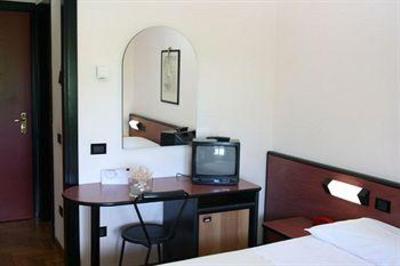фото отеля Hotel Du Parc Atri