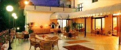 фото отеля Hotel Du Parc Atri