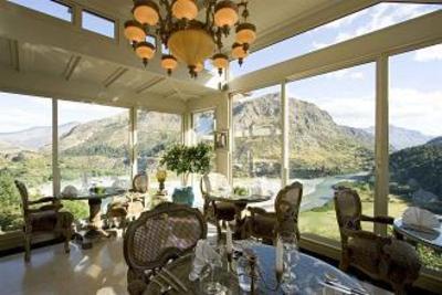 фото отеля Nugget Point Botique Hotel Queenstown