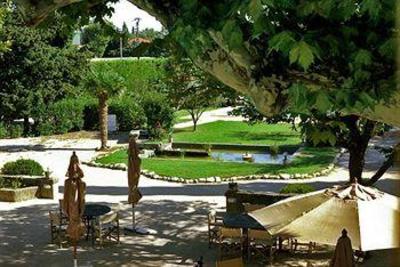 фото отеля Hotel Le Pre Du Moulin Serignan-du-Comtat