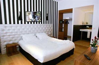 фото отеля Hotel Le Pre Du Moulin Serignan-du-Comtat