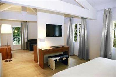 фото отеля Hotel Le Pre Du Moulin Serignan-du-Comtat