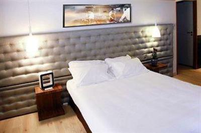 фото отеля Hotel Le Pre Du Moulin Serignan-du-Comtat