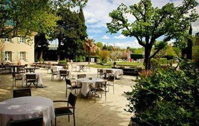фото отеля Hotel Le Pre Du Moulin Serignan-du-Comtat